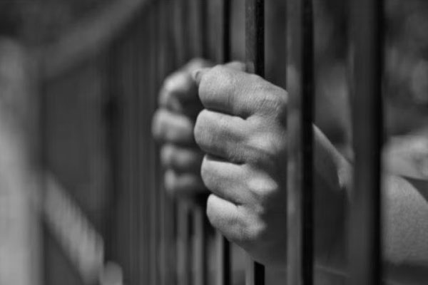 ಕಲಬುರಗಿ | ಜೂಜಾಟ ಅಡ್ಡೆಗೆ ಪೊಲೀಸರ ದಾಳಿ: 13 ಜನರ ಬಂಧನ